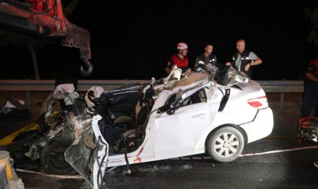 Şanlıurfa'da otomobil TIR'ın altına girdi: 2 ölü