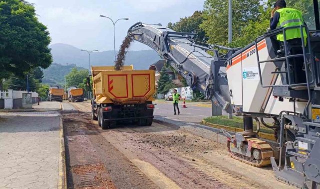 Şehrin bozuk yolları asfaltlanıyor
