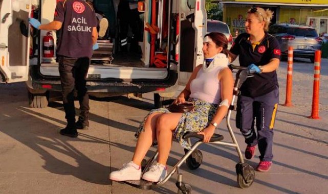Seyir halindeki otomobil, önünde yavaşlayan cipe çarptı: 5 yaralı