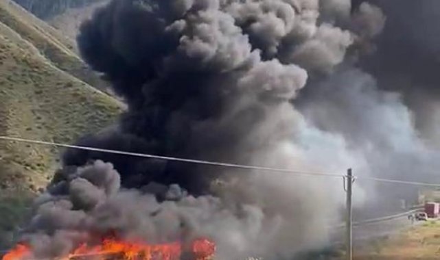 Seyir sırasında otobüs alev aldı; şoför yolcuları tahliye etti
