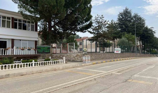 Sıcaklık rekoru kırılan Sarıcakaya adeta yanıyor