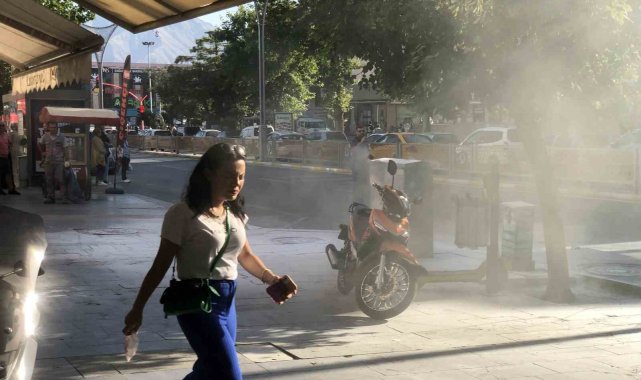 Sıcaktan elektrik panosu yandı