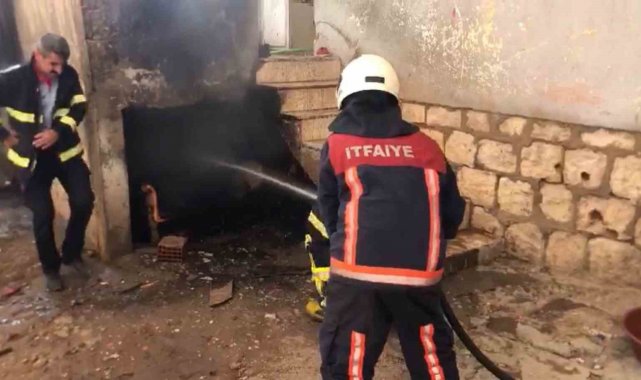 Siirt'te bir evin deposunda yangın çıktı