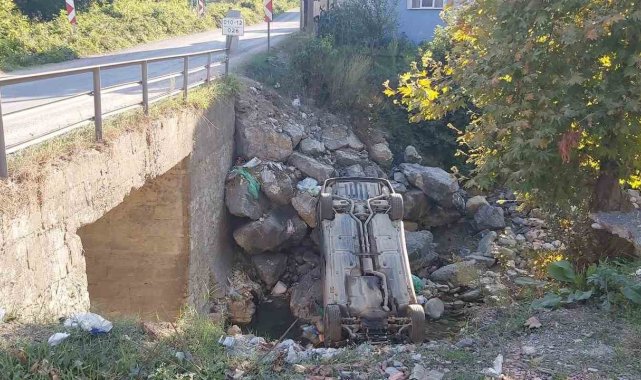 Sinop'ta otomobil dereye uçtu: 1'i bebek 4 yaralı