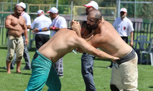 Sivas'ta Muhsin Yazıcıoğlu Karakucak Güreşleri Festivali düzenlendi