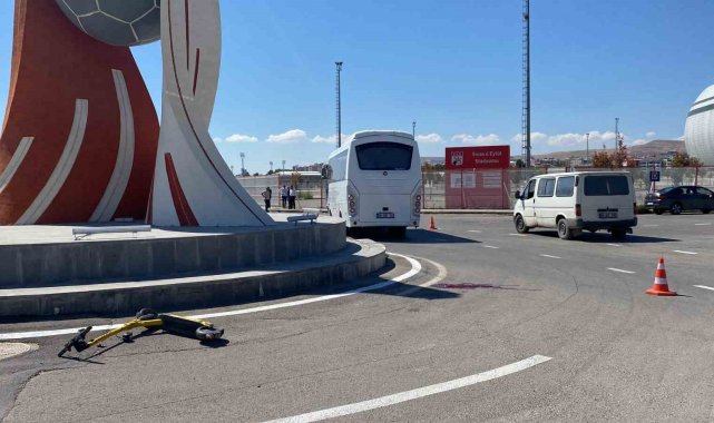 Sivas'ta scooter'lu çocuk ile minibüs çarpıştı: 1 ölü