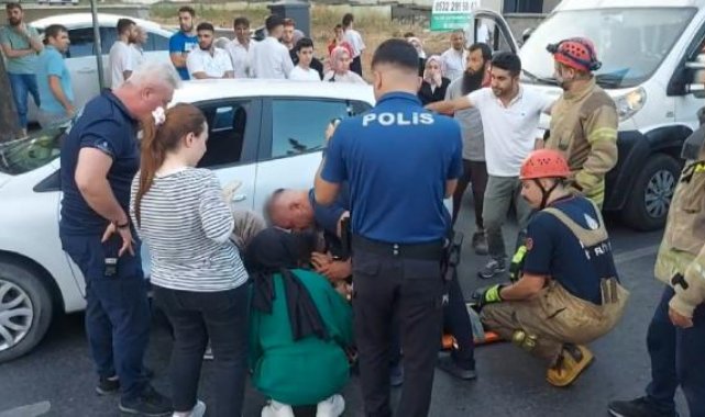 Sultanbeyli'de hafif ticari aracın çarptığı kadın savrularak park halindeki otomobilin altına sıkıştı