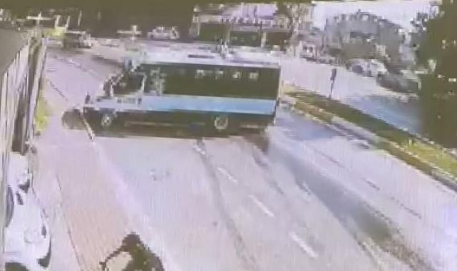 Sultanbeyli'de mazot dökülen yolda 7 araç kaza yaptı: Bisikletli son anda kurtuldu