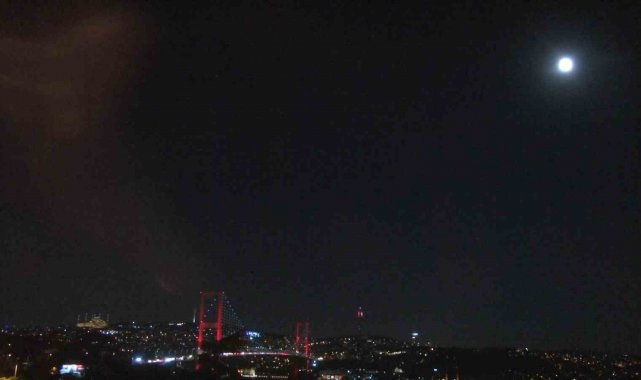 Süper Ay İstanbul'dan böyle görüntülendi