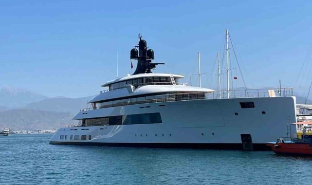 Süper yat "Pi", Fethiye'de yakıt ikmali yaptı