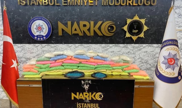 Şüphe üzerine durdurulan araçta 565 bin uyuşturucu hap ele geçirildi