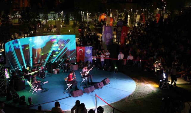 Talas'ın Muhteşem Meydanı'nda Muhteşem Konser