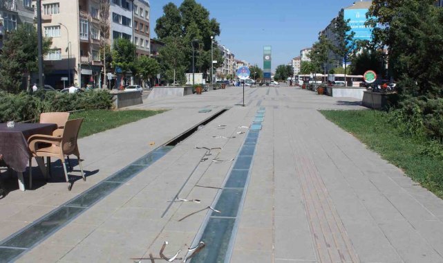TCDD Hatboyu Yürüyüş Yolu'ndaki camlar yenileriyle değiştiriliyor