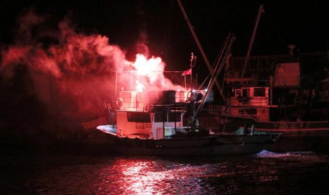 Tekirdağ balıkçılar, havai fişek gösterileriyle denize açıldı