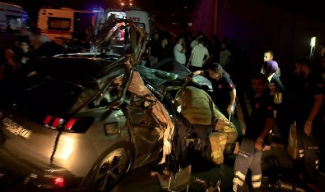 TEM Otoyolu'nda makas atan cip, hafriyat kamyonuna çarptı: 2 yaralı