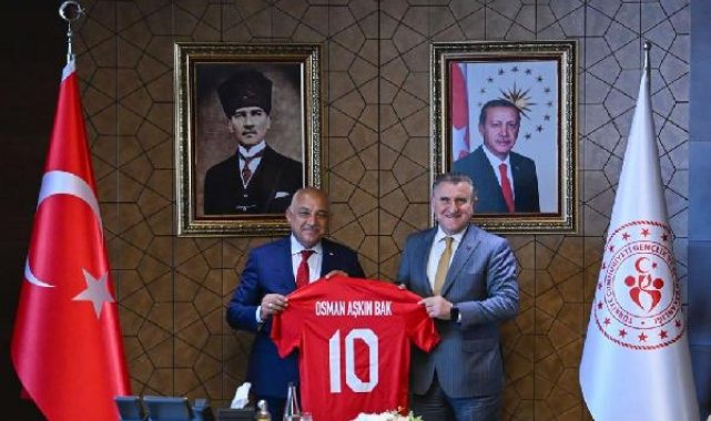 TFF Başkanı Büyükekşi'den Gençlik ve Spor Bakanı Osman Aşkın Bak'a ziyaret