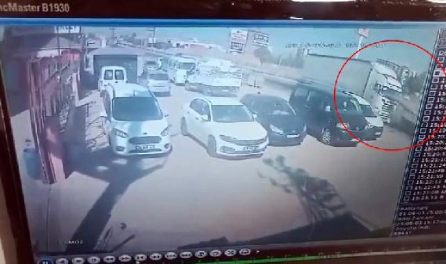 TIR ile kamyonetin çarpışmasıyla 1 kişinin öldüğü kazanın kamera görüntüsü ortaya çıktı
