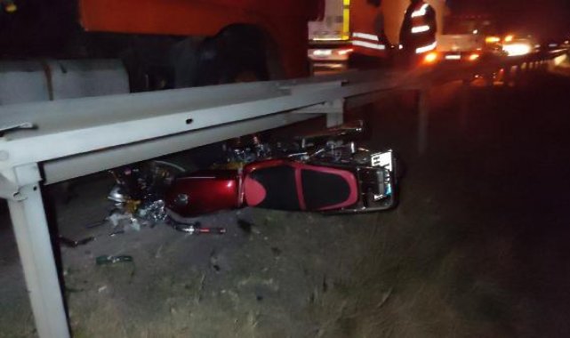 TIR'ı sollarken 2 motosiklet çarpıştı: Yasin öldü, 3 arkadaşı yaralı