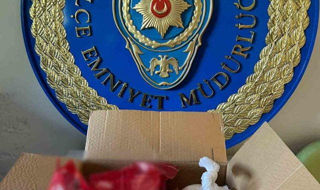 Toz şekerinin içerisine saklanan uyuşturucu polisin dikkatinden kaçmadı