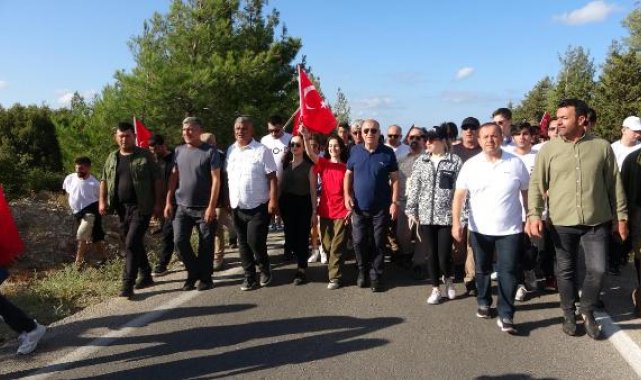 Ümit Özdağ, Çanakkale'de 'Zafer Yürüyüşü'ne katıldı