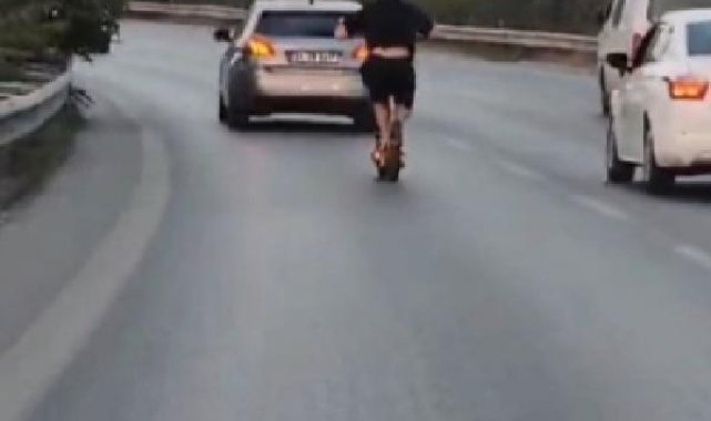 Ümraniye'de skuter ile tehlikeli yolculuk