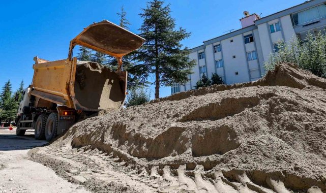 Uşak Belediyesi alt yapı ve üst yapı çalışmaları hız kesmeden devam ediyor