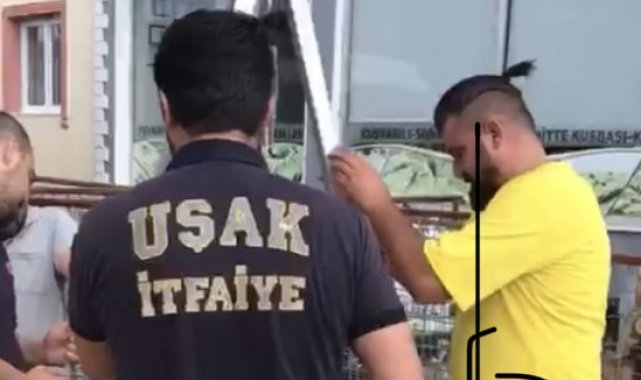 Uşak'ta kuyuya düşen kediyi itfaiye ekipleri kurtardı