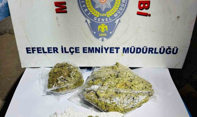 Uyuşturucu dolu poşetten kurtulmaya çalıştılar, polisin dikkatinden kaçamadılar