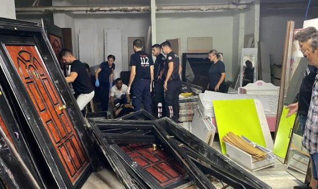 Üzerine çelik kapı devrilen kadın yaralandı