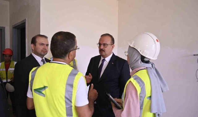 Vali Canbolat, ayağının tozuyla Aydın Şehir Hastanesi'nde incelemelerde bulundu