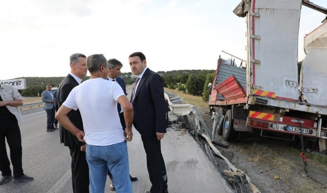 Vali Işın, kazazedelerin yardımına koştu