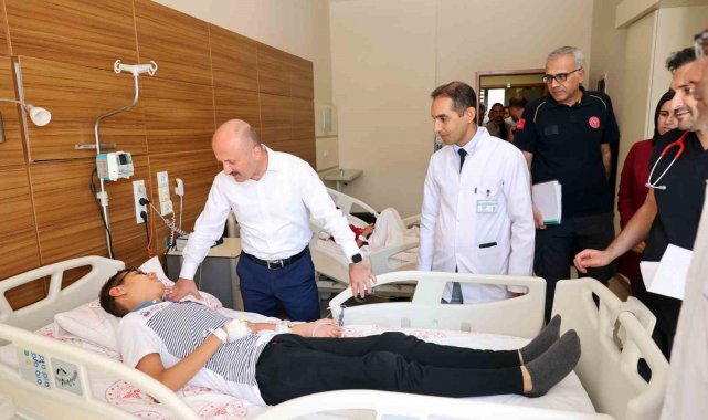 Vali Varol'dan hastalara 'geçmiş olsun' ziyareti