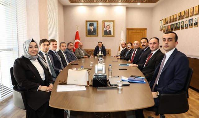 Vali yardımcıları ve kaymakamlarla bir araya gelen Vali Işın: "Halkı memnun edemezsek muvaffak olamayız"