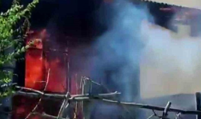 Yayla evi alev alev yandı, o anlar cep telefonu kamerasına yansıdı