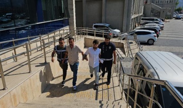 Yeğeniyle ilişkisini onaylamadığı kişiyi, arkadaşı tüfekle vurdu