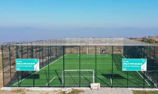 Yenipazar Paşaköy halı sahası ışık saçıyor