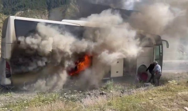 Yolcu otobüsü ateş topuna döndü