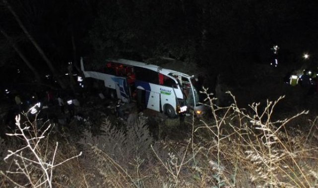 Yozgat'ta yolcu otobüsü şarampole devrildi: 12 ölü, 19 yaralı - Yeniden
