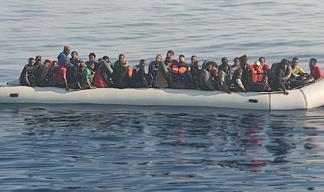 Yunanistan sahil güvenliği, göçmen botundaki 50 kişiyi kurtardı