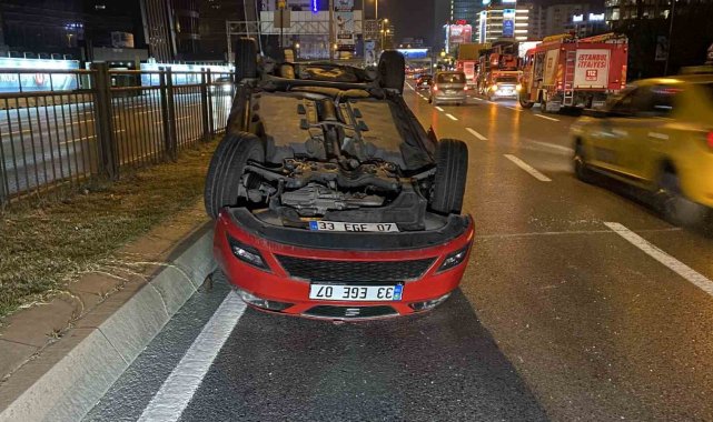 Zincirlikuyu'da taksiye çarpan otomobil takla attı: 2 yaralı