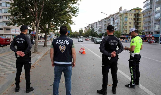 24 araç sürücüsüne 14 bin 862 TL para cezası kesildi