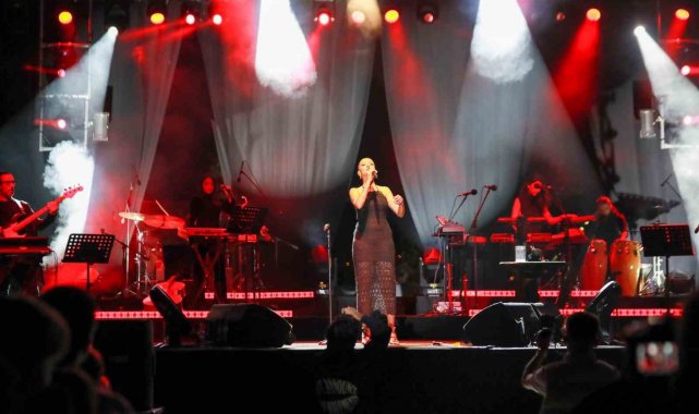 30. Uluslararası Gemlik Zeytini Festivalinin finalini Melike Şahin yaptı