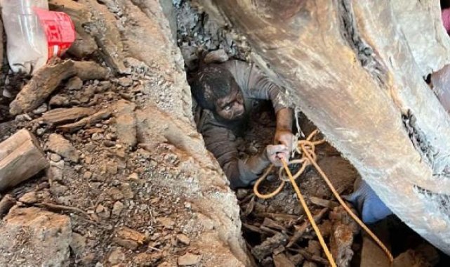 Ahırda güçlendirme çalışması yaparken göçük altında kaldı