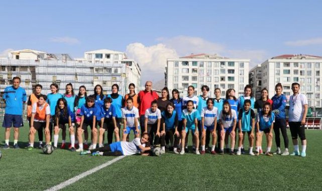 Aileleri futbol oynamalarına karşı çıkıyordu; şimdi 2'nci Lig'e yükselme maçlarına hazırlanıyorlar
