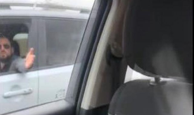 Arnavutköy'de psikiyatrist trafikte sıkıştırıldığı anları sosyal medyada paylaştı