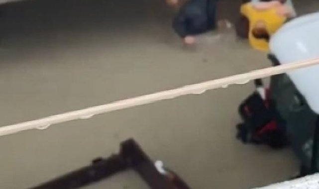 Arnavutköy'de su basan evden komşularının kurtardığı kadın o anları anlattı