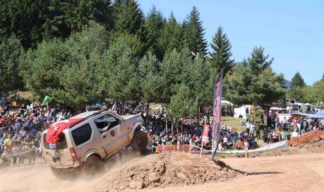 Artvin'de bin 200 rakımlı Kafkasör Yaylası'nda off-road heyecanı