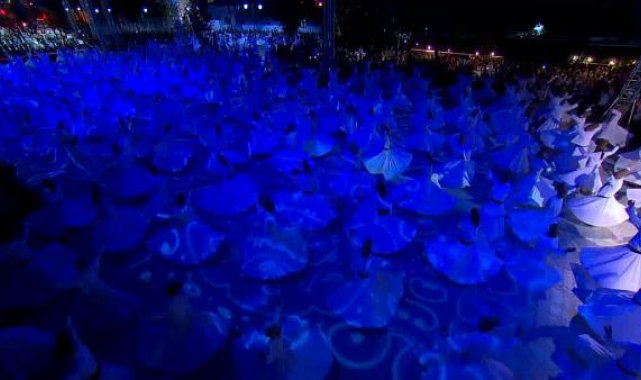 Ayasofya Meydanı'nda 750 semazen gösteri yaptı