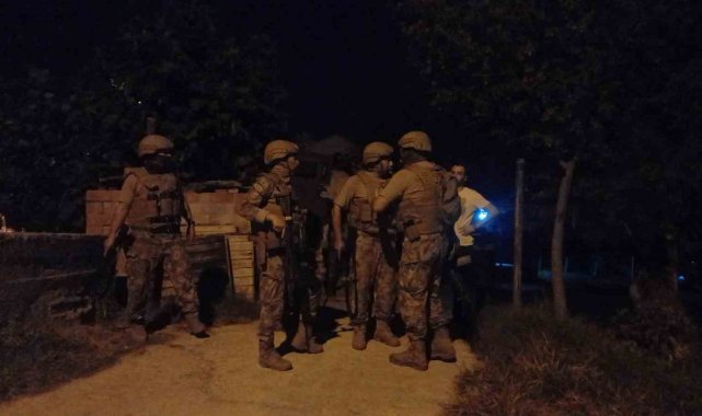 Aydın'da hareketli gece: Polisi bıçaklayan şahsa Özel Hareket ve JASAT destekli operasyon
