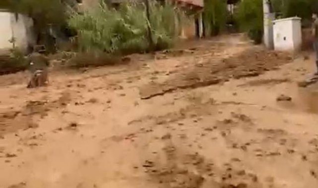 Aydın'da sağanak etkili oldu; sokaklar göle döndü